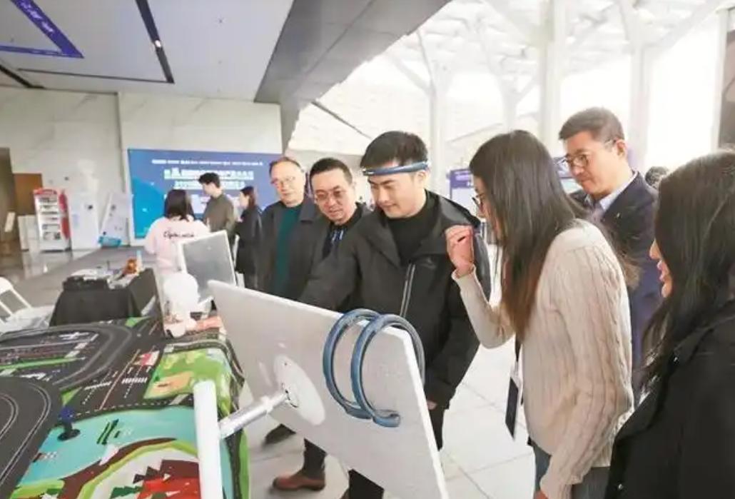 2025深圳脑机接口博览会在光明科学城启幕