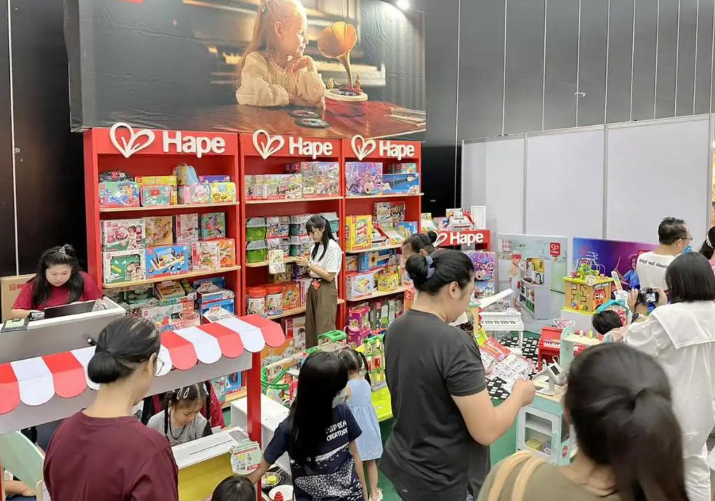2025年第四季度,Hape带着品牌诚意相继来到亚洲多国展会现场